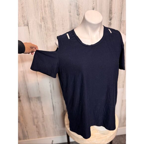 Glitz Navy Cold Shoulder Cutout Short Sleeve Top – Size 2X - Picture 3 of 8
